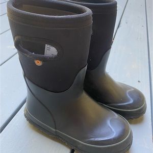 Black Bogs boots with green stripe